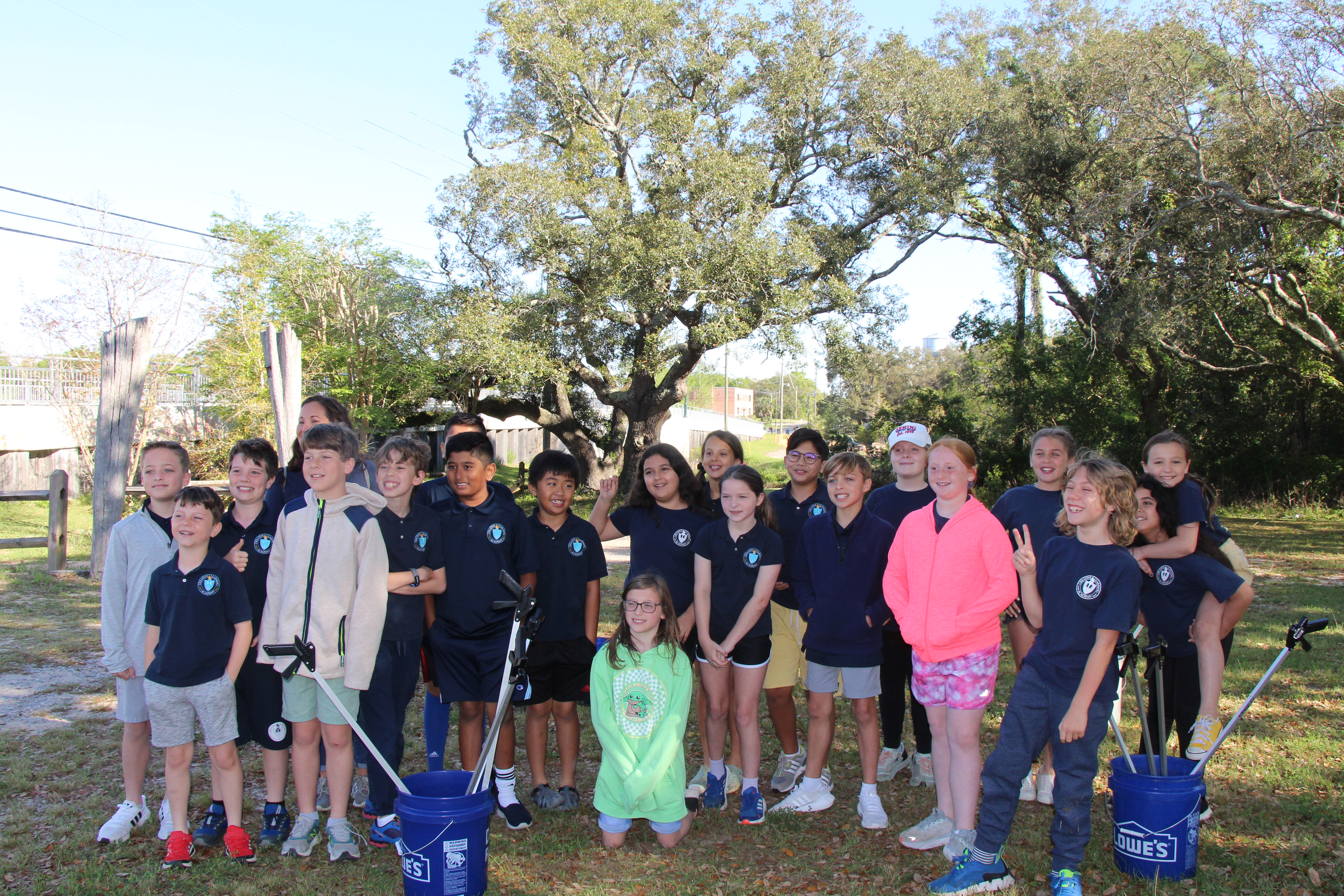 Students with cleanup supplies 